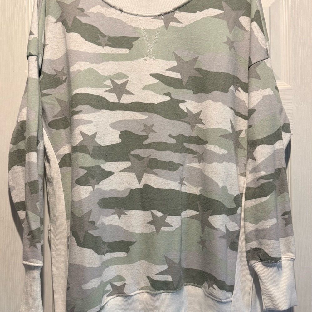 Bloom Camouflage Star Sweater - Green and Gray